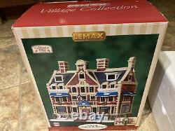 LEMAX WHITE SWAN INN Holiday Village Building -Multi Lighted-Retired