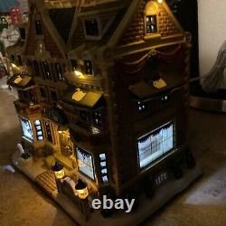 LEMAX WHITE SWAN INN Holiday Village Building -Multi Lighted-Retired