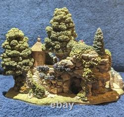 LILLIPUT LANE 1995 vintage hand Sculpted & painted COTTAGE Garden Plaza DECOR