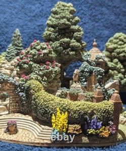 LILLIPUT LANE 1995 vintage hand Sculpted & painted COTTAGE Garden Plaza DECOR