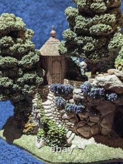 LILLIPUT LANE 1995 vintage hand Sculpted & painted COTTAGE Garden Plaza DECOR