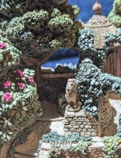 LILLIPUT LANE 1995 vintage hand Sculpted & painted COTTAGE Garden Plaza DECOR