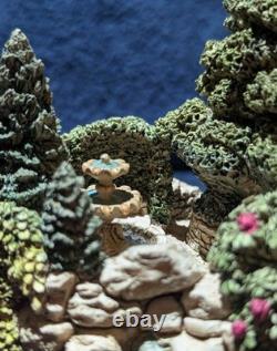 LILLIPUT LANE 1995 vintage hand Sculpted & painted COTTAGE Garden Plaza DECOR
