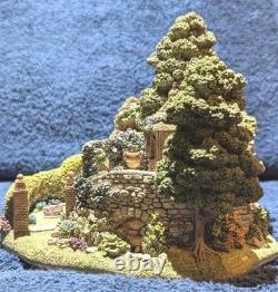 LILLIPUT LANE 1995 vintage hand Sculpted & painted COTTAGE Garden Plaza DECOR