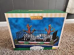 Lemax HTF Zebra Family Cage Enclosure City Zoo Released 2009 Retired 2013