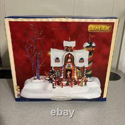 Lemax REINDEER CORRAL with Santa & Mrs Clause Collection Christmas Village