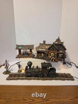 Lemax Rickety Rail Bundle Station, Platform Engine, Tracks, Accessories included