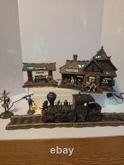Lemax Rickety Rail Bundle Station, Platform Engine, Tracks, Accessories included