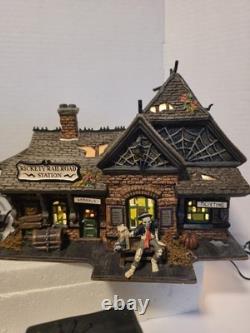Lemax Rickety Rail Bundle Station, Platform Engine, Tracks, Accessories included