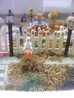 Lemax Spooky Town Halloween Lighted Spooky Front Yard Phantom Way #44101