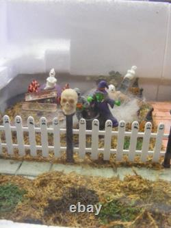 Lemax Spooky Town Halloween Lighted Spooky Front Yard Phantom Way #44101