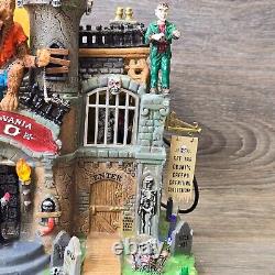 Lemax Spooky Town Transylvania Zoo Halloween Town Works Great With Video