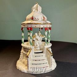 Lenox Mistletoe Park Series Musical Gazebo Bandstand PERFECT CONDITION