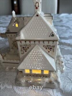 Lenox Mistletoe Park Village Treasures Pet Shoppe 2009 No Box