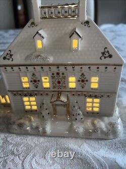 Lenox Mistletoe Park Village Treasures Pet Shoppe 2009 No Box