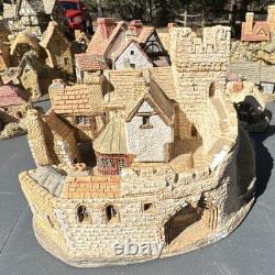 Lilliput Lane Castle Street Handmade Hand Painted Resin Miniature House