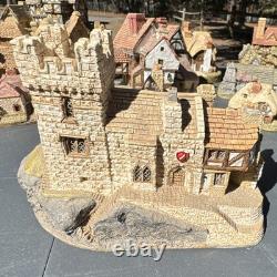 Lilliput Lane Castle Street Handmade Hand Painted Resin Miniature House
