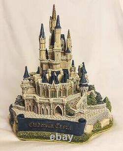 Lilliput Lane Disney Cinderella Castle WDW 30th Anniversary Limited to 3000