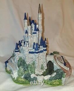 Lilliput Lane Disney Cinderella Castle WDW 30th Anniversary Limited to 3000