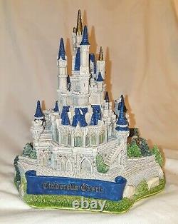 Lilliput Lane Disney Cinderella Castle WDW 30th Anniversary Limited to 3000