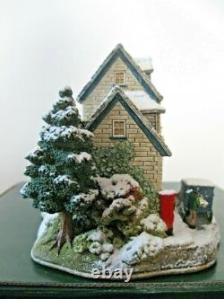 Lilliput Lane Snowed -CHRISTMAS CAKE L2397 New In excellent condition, boxed