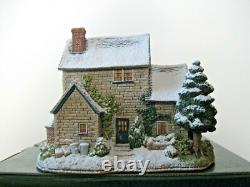 Lilliput Lane Snowed -CHRISTMAS CAKE L2397 New In excellent condition, boxed