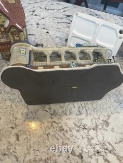 Lot 10 Piece Christmas Village Display 6 Lights Included Some Damage Starter