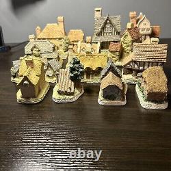 Lot Of 13 David Winter Collectible Cottages