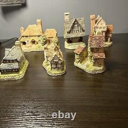 Lot Of 13 David Winter Collectible Cottages