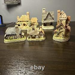 Lot Of 13 David Winter Collectible Cottages