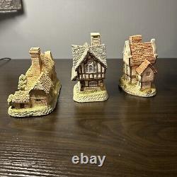 Lot Of 13 David Winter Collectible Cottages