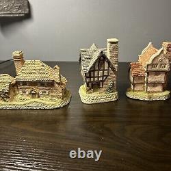 Lot Of 13 David Winter Collectible Cottages