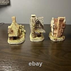 Lot Of 13 David Winter Collectible Cottages