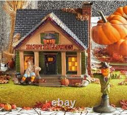 NEW Retired Dept 56, THE SCARECROW HOUSE Trick Or Treat Lane Halloween Village
