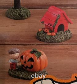 Peanuts 10PC Halloween Village-Spooky Music, Lights, Costumes Snoopy