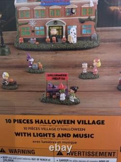 Peanuts 10PC Halloween Village-Spooky Music, Lights, Costumes Snoopy