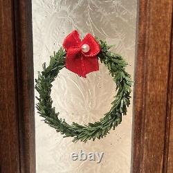 RARE 1991 Byers Choice Christmas Carolers Lighted Wood Door Background Wreaths
