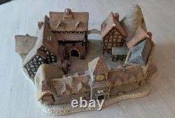 RARE David Winter Coaching Inn 1980 Large 11.5 Cottage Village