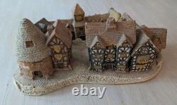 RARE David Winter Coaching Inn 1980 Large 11.5 Cottage Village