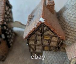 RARE David Winter Coaching Inn 1980 Large 11.5 Cottage Village