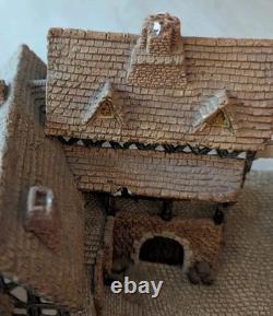 RARE David Winter Coaching Inn 1980 Large 11.5 Cottage Village