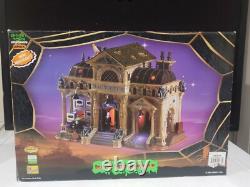 RETIRED 2005 Lemax Spooky Town Rest in Pieces Mausoleum 55233 Animated IN BOX