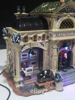 RETIRED 2005 Lemax Spooky Town Rest in Pieces Mausoleum 55233 Animated IN BOX