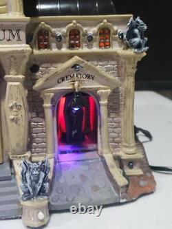 RETIRED 2005 Lemax Spooky Town Rest in Pieces Mausoleum 55233 Animated IN BOX