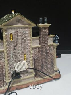 RETIRED 2005 Lemax Spooky Town Rest in Pieces Mausoleum 55233 Animated IN BOX
