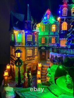 Rare ANIMATED ELECTRIC LIGHTED MUSICAL CHRISTMAS TOWN Gerson 2420070 NEW MINT