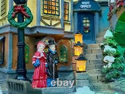 Rare ANIMATED ELECTRIC LIGHTED MUSICAL CHRISTMAS TOWN Gerson 2420070 NEW MINT