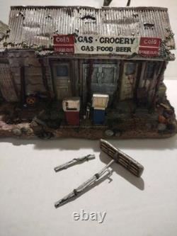 Rare Hawthorne Village Texas Chainsaw Gas & Grocery Lighted Building