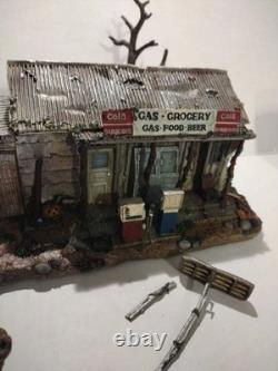 Rare Hawthorne Village Texas Chainsaw Gas & Grocery Lighted Building