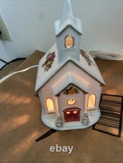 Royal Albert Old country roses Lighted Church